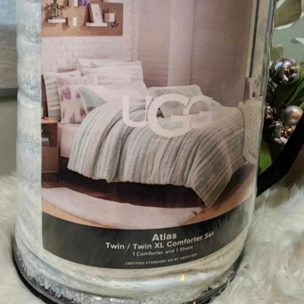 UGG ATLAS Clear Creek Faux Fur Micromink Stripe SOFT Twin or XLUGG ATL Comforter